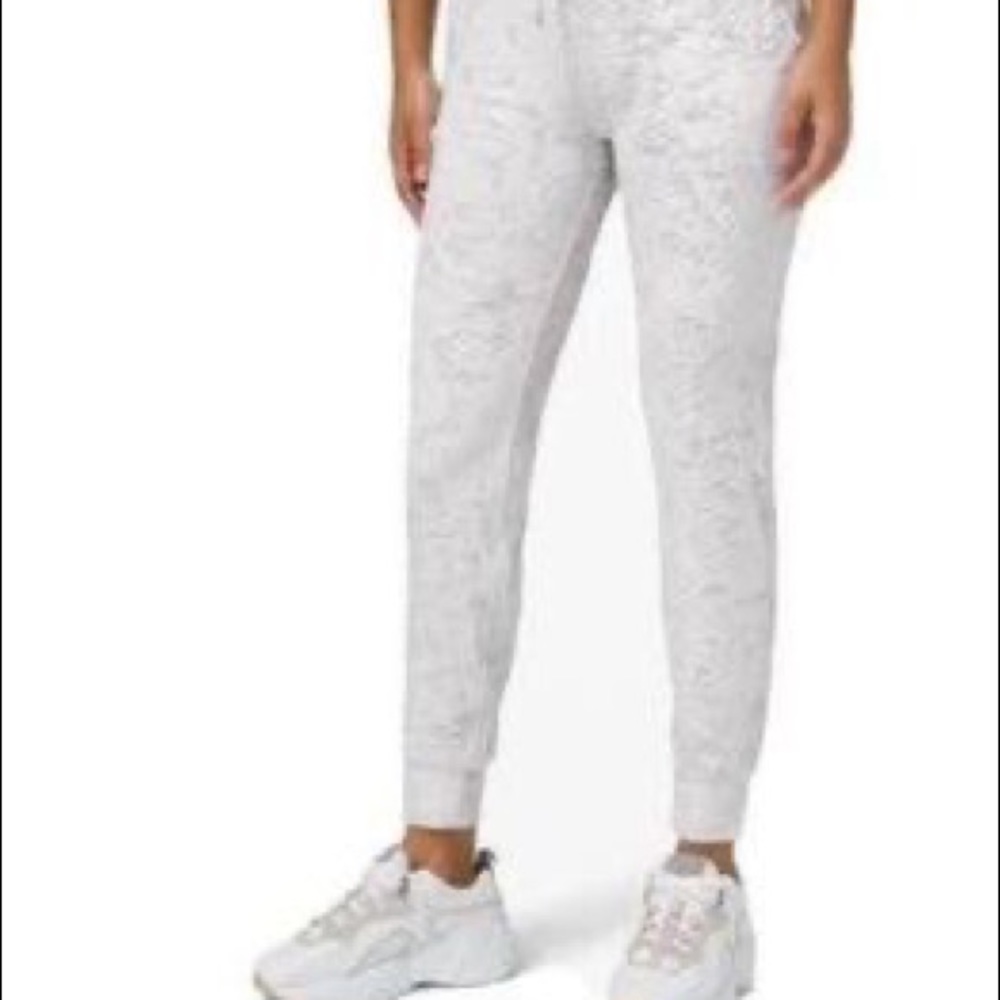 NWT Lululemon VELVET Set - Picture 6 of 6
